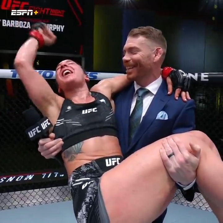 Vanessa Demopoulos did her signature celebration with Paul Felder 😅 #UFCVegas92