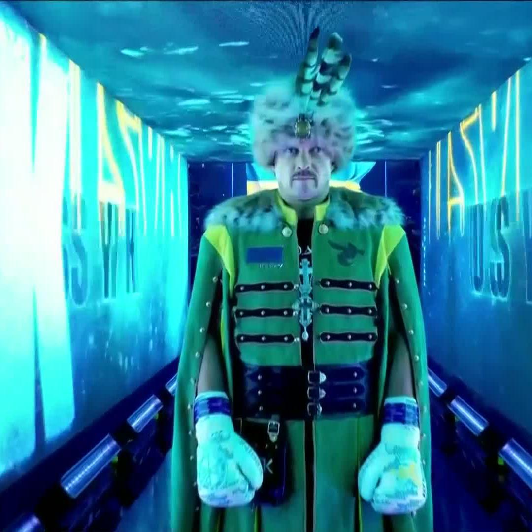 The transition from the concert to this Usyk ring walk was 🤌