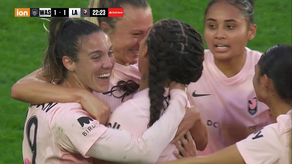 Sydney Leroux’s 44th NWSL regular season goal is a beaut with a perfect assist from Claire Emslie 🤩
