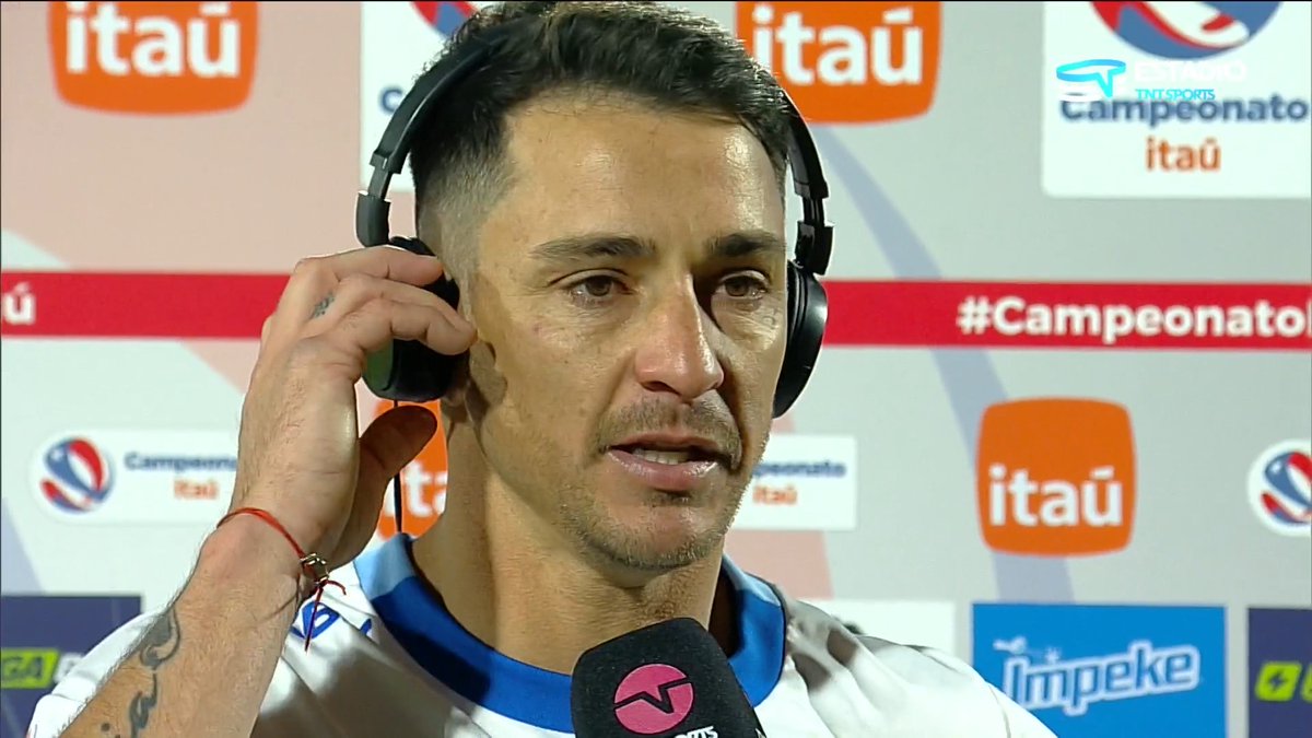 ⚪🔵🙌 TE LO MERECES, TORO Tras superar a Alberto Fouillioux con 109 goles y ser el tercer goleador histórico de la UC, Fernando Zampedri recibió un homenaje con parte de sus tantos con los Cruzados. ¡Y un especial saludo de su familia! ❤️