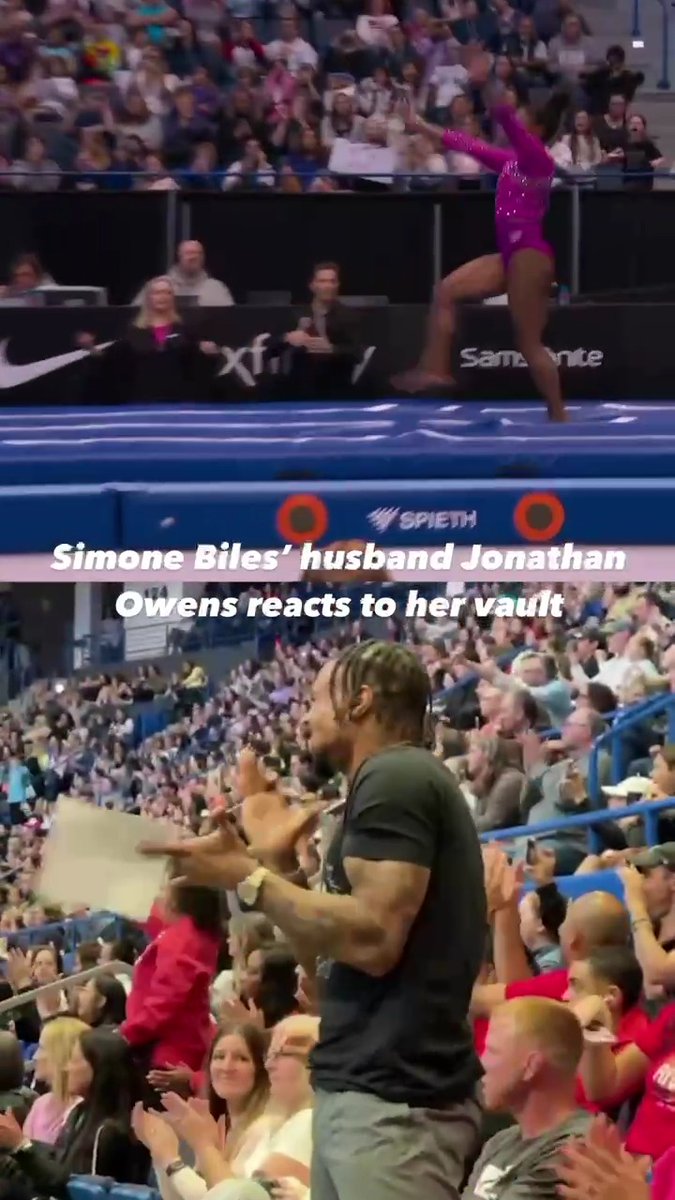 Jonathan Owens LOVED Simone Biles' vault performance. ❤️