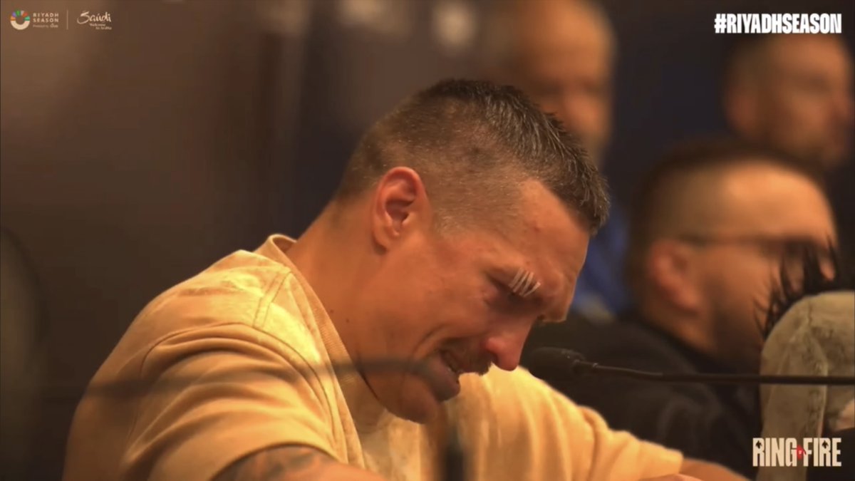 Oleksandr Usyk in tears at his post-fight press conference after beating Tyson Fury as he gets emotional discussing his late father: "I know he's here." [🎥 Queensberry Promotions]