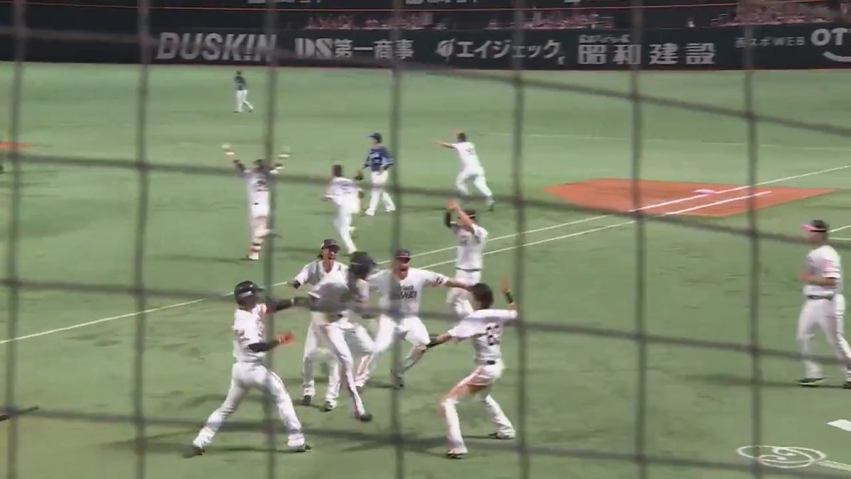 #ピンクフルデー2024 3連勝‼✨ 福岡ソフトバンク #近藤健介 選手のサヨナラタイムリー2ベースヒット‼🙌 😭 #sbhawks 👇ライブ配信こちら！