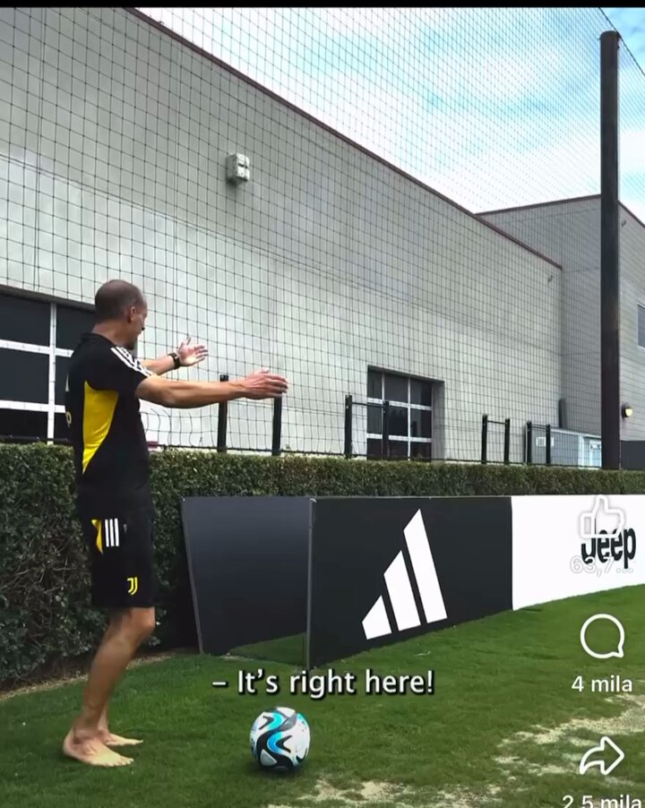 Sta roba #ThiagoMotta non la fa manco con il Joystick 🕹️ #Allegri