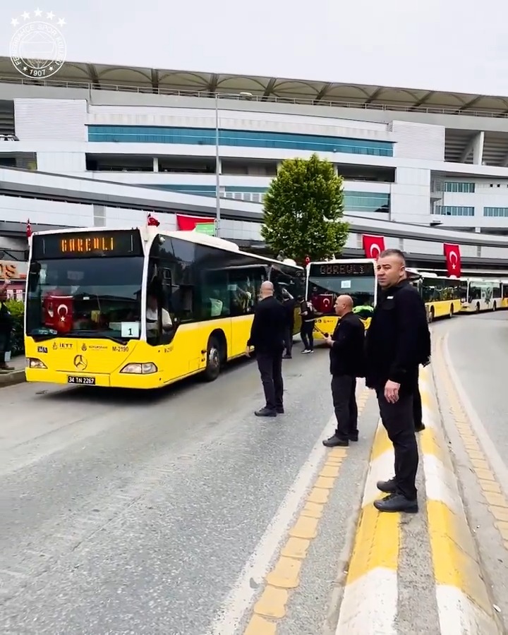 Taraftarlarımızı taşıyan otobüsler, RAMS Park’a doğru yola çıktı. 🚌 Yolunuz açık olsun Büyük Fenerbahçe Taraftarı! 💛💙 #GSvFB