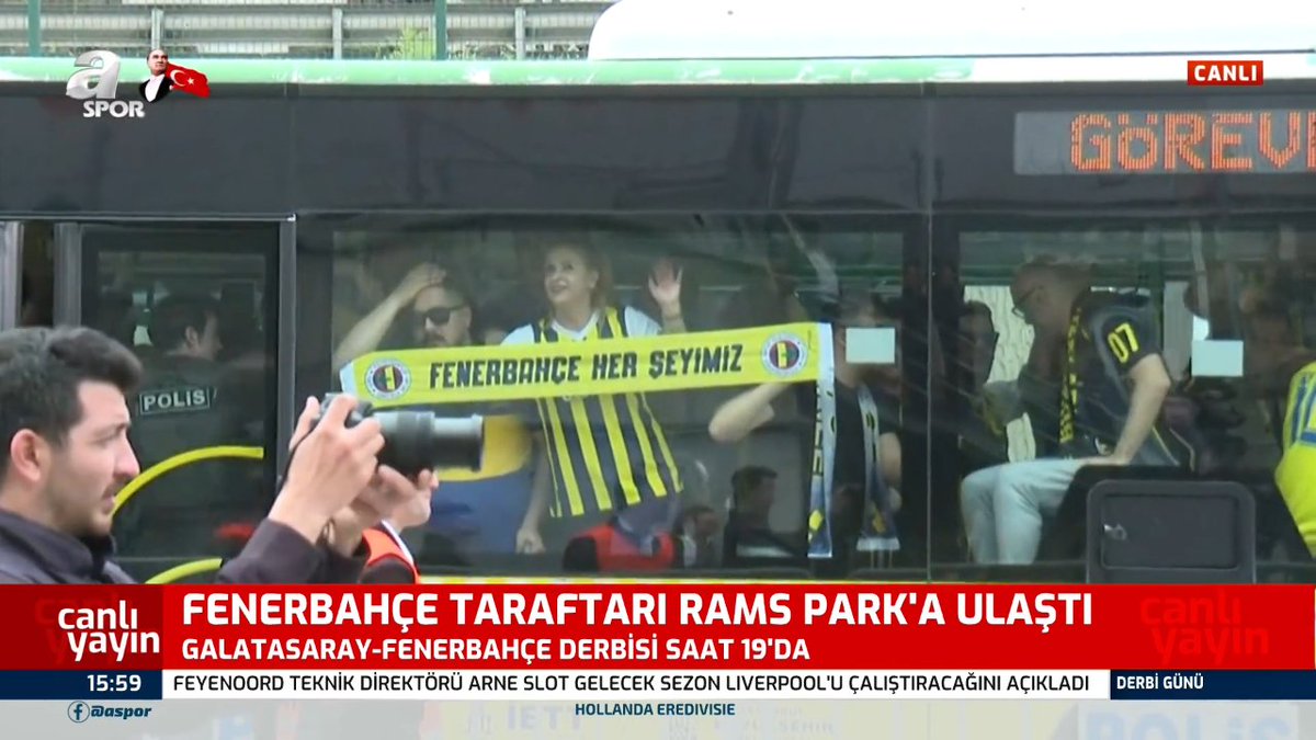 🚍 Fenerbahçe taraftarını taşıyan 30 otobüs, RAMS Park'a ulaştı. 🥁 Sarı-Lacivertli taraftarlar, tezahüratlar eşliğinde stadyuma giriş yapıyor. #GSvFB