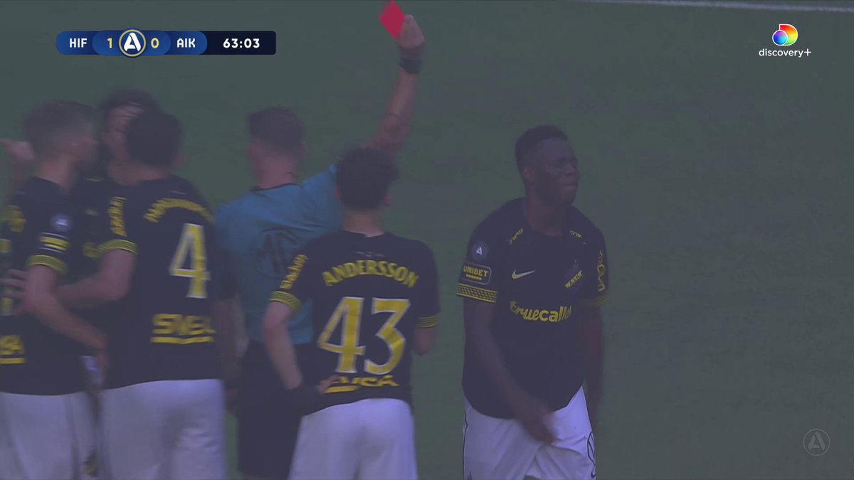 Ismaila Coulibaly blir utvisad efter sitt andra gula kort i derbyt 🟥 📲 Se matchen på