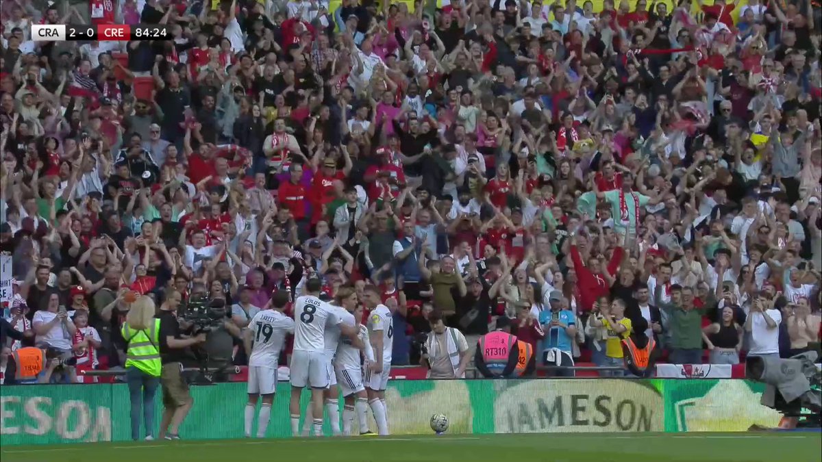 CRAWLEY TOWN ARE SURELY GOING UP! 📈 Liam Kelly doubles the Reds' lead at Wembley after 85 minutes 💣