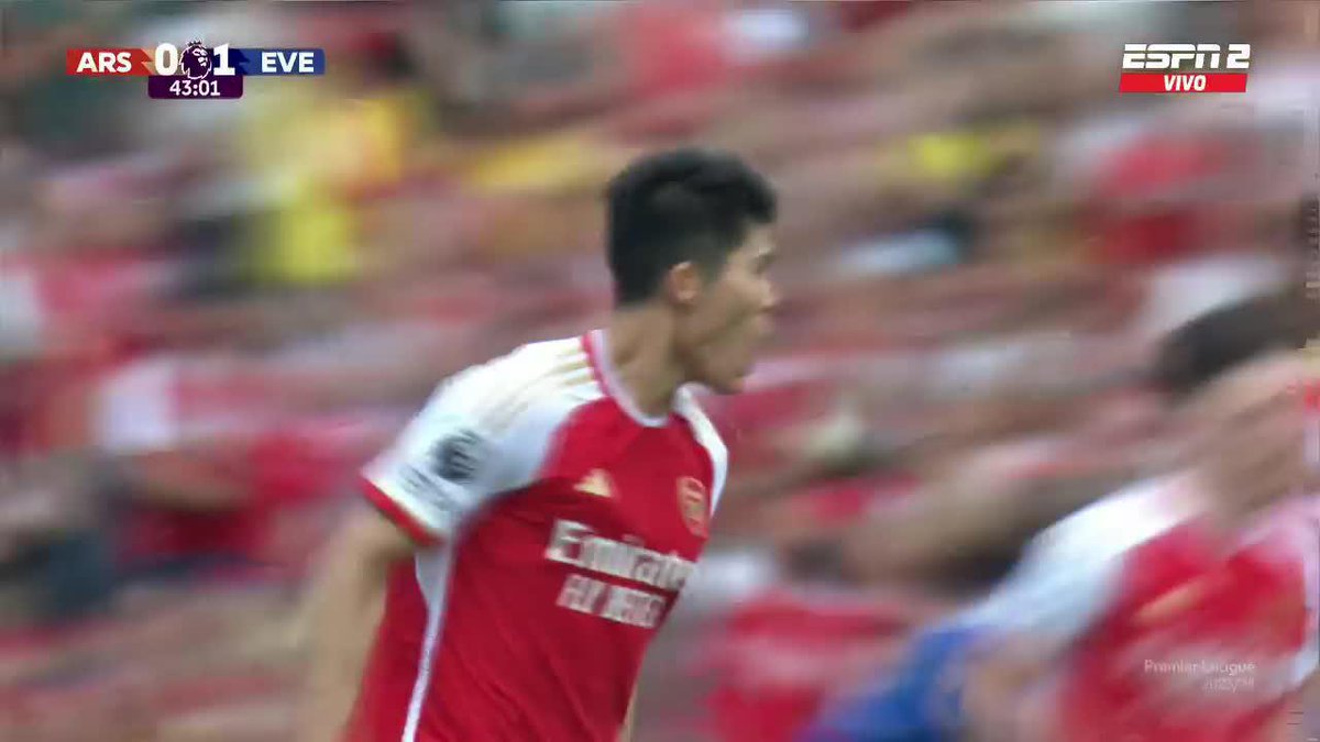 ¡REACCIONAN LOS GUNNERS! Tomiyasu definió de primera y marcó el 1-1 ante Everton. 📺 La definición de la Premier, por #ESPNenStarPlus