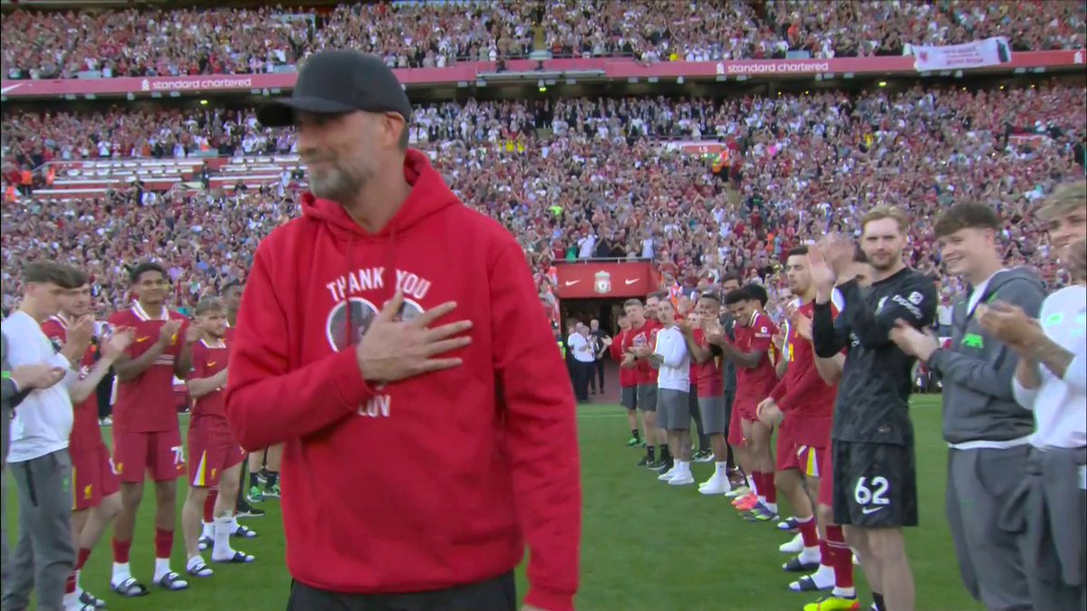 Anfield rises for Jurgen Klopp 🙌🔴