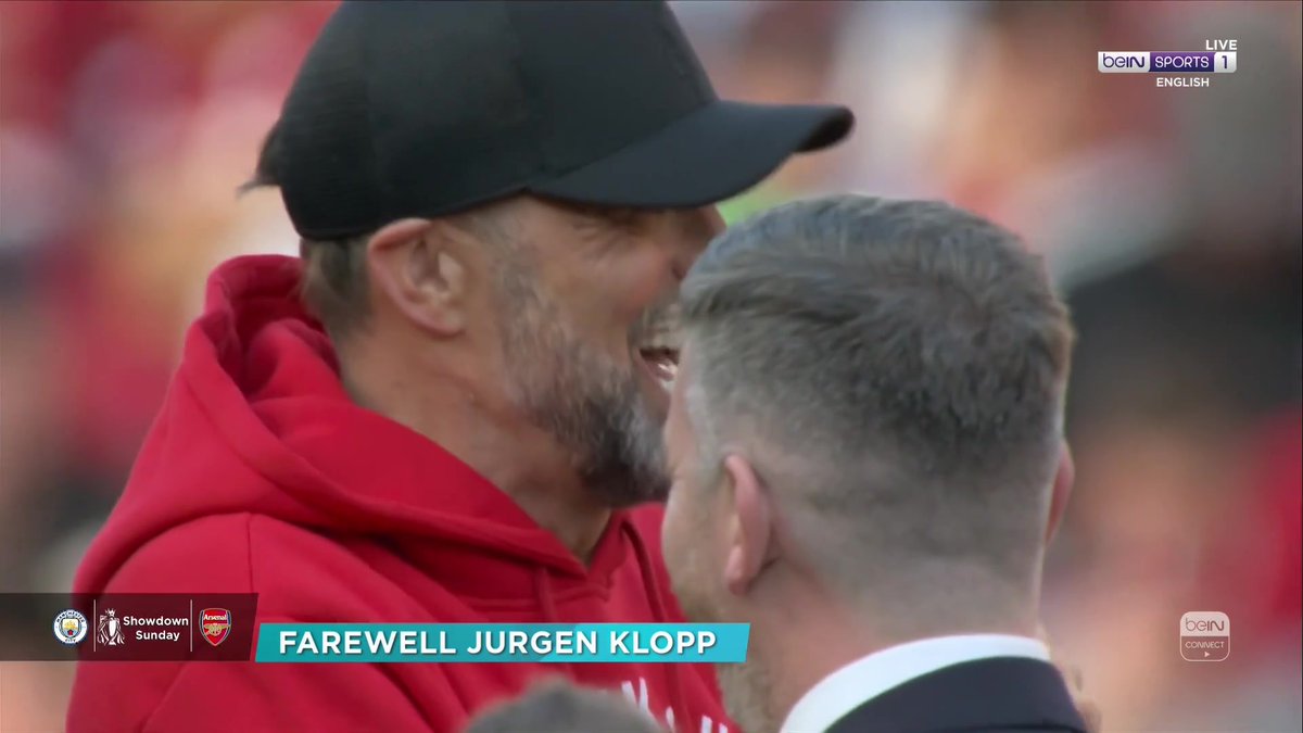 Jurgen Klopp leads the chant for new boss Arne Slot! #beINPL #LFC