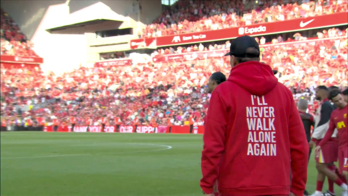 🎵 "You'll never walk alone" 🎵 No one wants to go home from Anfield! 🤣