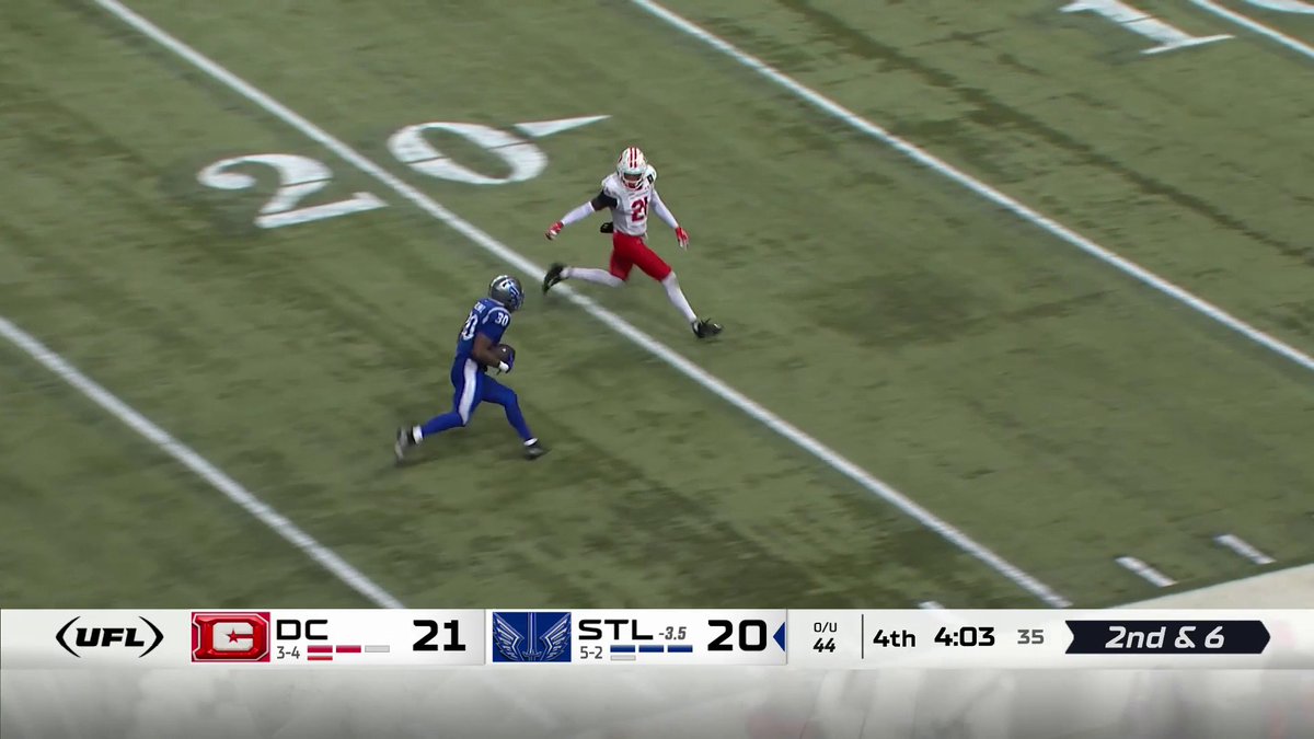 Wayne Gallman into the red zone! 👏