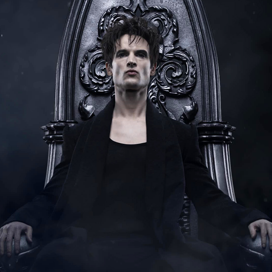 NÃO É UM SONHO, ELE TÁ VOLTANDO. 💤🖤 A 2º temporada de Sandman estreia em breve - e tem personagens novos chegando.