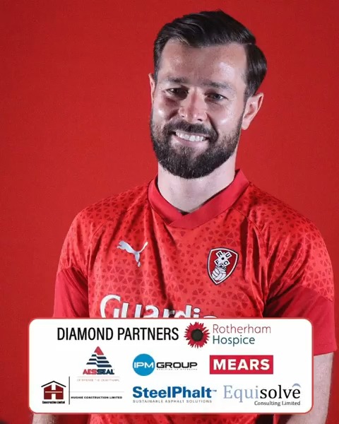 ✍️ | 𝗔𝗻𝗼𝘁𝗵𝗲𝗿 𝗼𝗻𝗲 𝘁𝗵𝗿𝗼𝘂𝗴𝗵 𝘁𝗵𝗲 𝗱𝗼𝗼𝗿 𝗻𝗶𝗰𝗲 𝗮𝗻𝗱 𝗲𝗮𝗿𝗹𝘆! 🚪 Defender Joe Rafferty is Rotherham United's second summer recruit! #rufc | #ForeverTogetherForeverProud