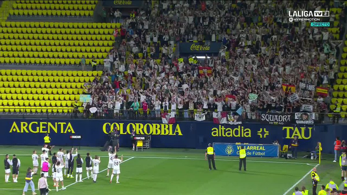 Un punto que sabe mucho más que a gloria, porque es la plata de PERMANENCIA 🙌 La celebración del Albacete Balompié 🤍 con su afición, la felicidad de toda una ciudad movilizada que seguirá una temporada más en #LALIGAHYPERMOTION QUÉ MOMENTO 🤍