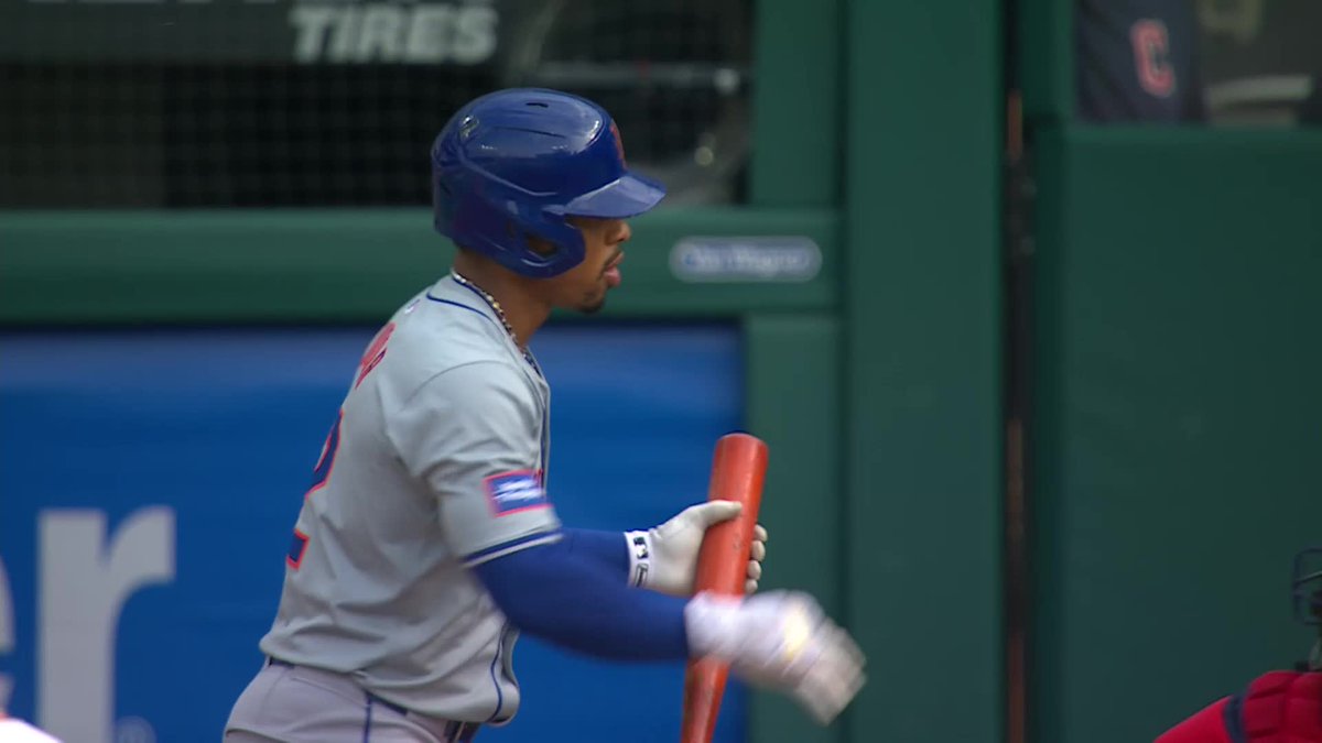 Francisco Lindor receives an ovation from Guardians fans in his return to Cleveland