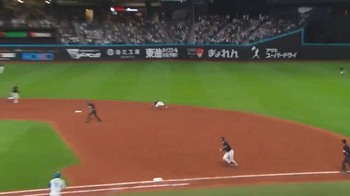 絶体絶命のピンチを防ぐファインプレー👏 オリックス #山足達也 選手のダイビングキャッチで勝ち越しを許さず‼️ #Bs2024 #時代は山足 👇ライブ配信こちら！