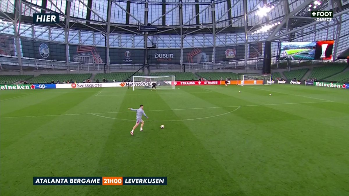 Le pied droit de Xabi Alonso a encore de très beaux restes ! 😍 #ATABO4 | #UELFinal