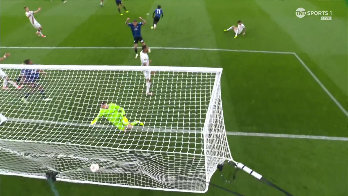 ATALANTA TAKE THE LEAD AGAINST LEVERKUSEN! 💥 📺 Watch the #UELfinal live on TNT Sports &amp; discovery+ UK