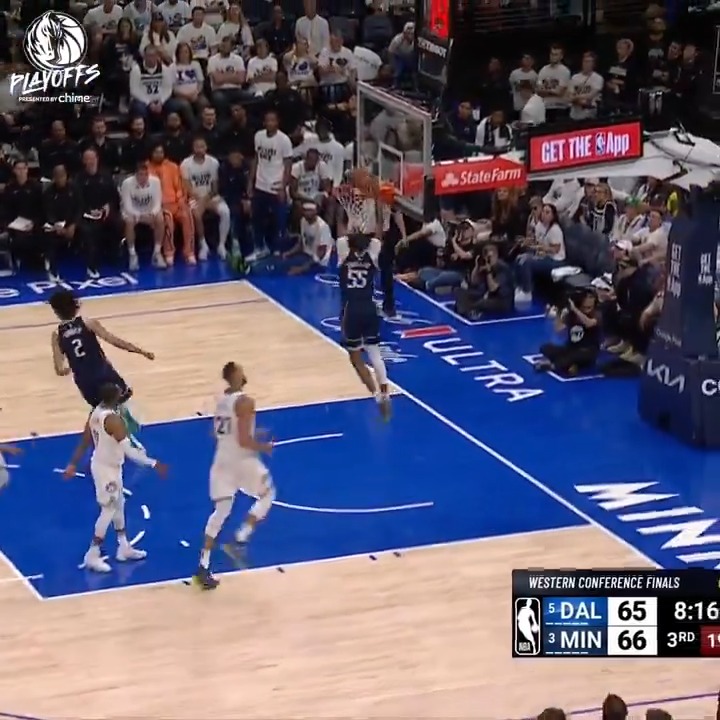 High school coaches crying tears of joy watching this fast break.