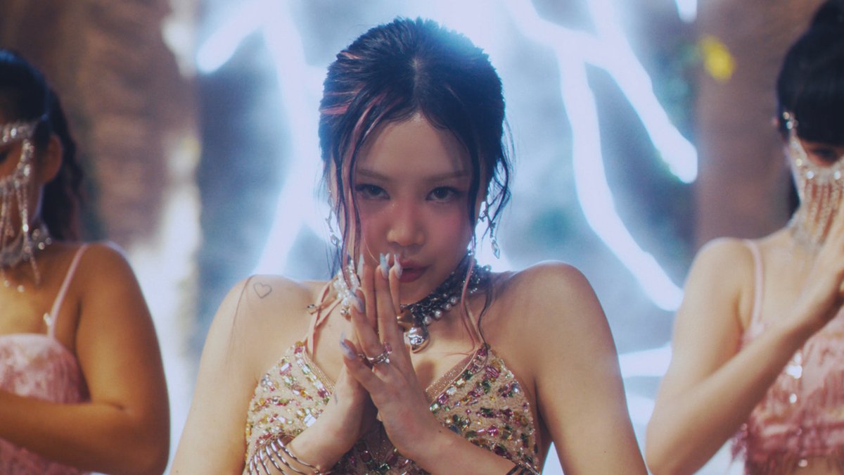 수진 (SOOJIN) 2nd EP [RIZZ] 'MONA LISA' MV 🔗 #수진 #SOOJIN #RIZZ #MONALISA