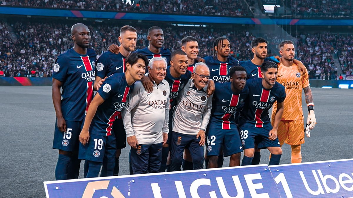 🎥 Un jour de match en tant qu'intendant du Paris Saint-Germain, ça ressemble à quoi ? 🔴🔵 Entre préparation des tenues, mise en place du vestiaire et hommage à Gérard et Jean-Claude, revivez le dernier match à domicile de la saison, à leurs côtés ! ⚽️🔝