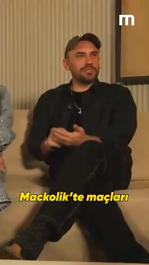 Giray Altınok, Prens dizisinde kral ve kraliçe karakterlerinin isimlerini nasıl bulduğunu anlattı.