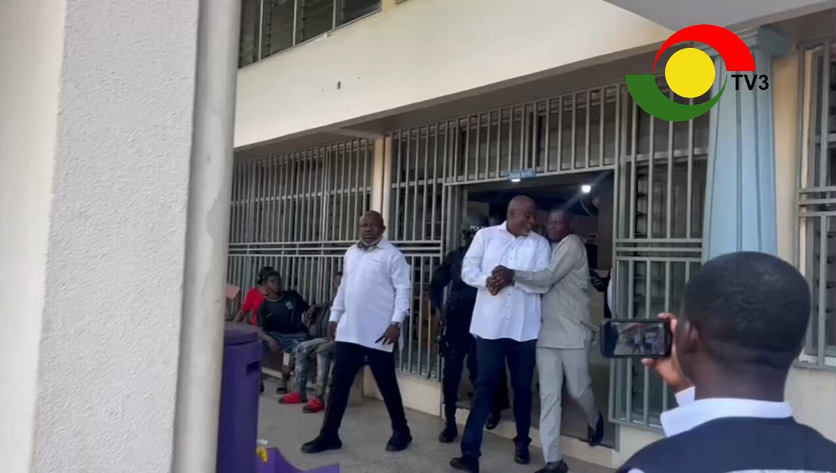 I’m talking to my lawyer, are you the only Police Officer? – Handcuffed Hopeson Adoye confronts Police #TV3GH