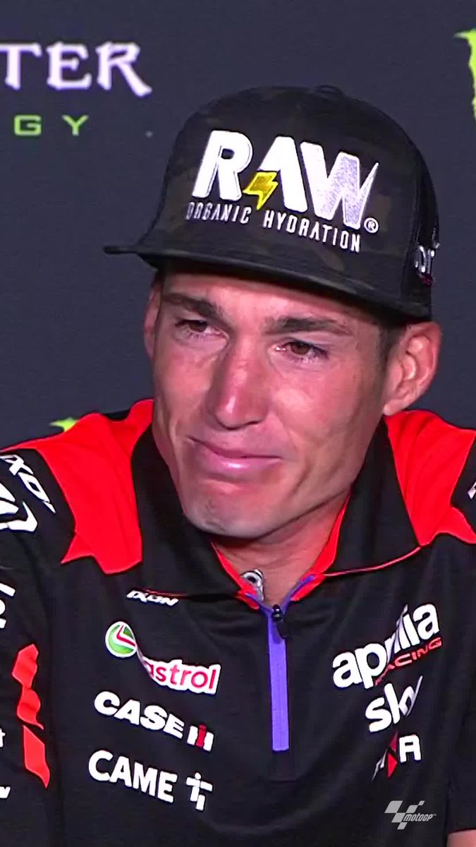 Showing gratitude and love in an immensely important moment for @aleixespargaro 🫶 El Capitan got very emotional thanking his family 🥹 #GrazieCapitano