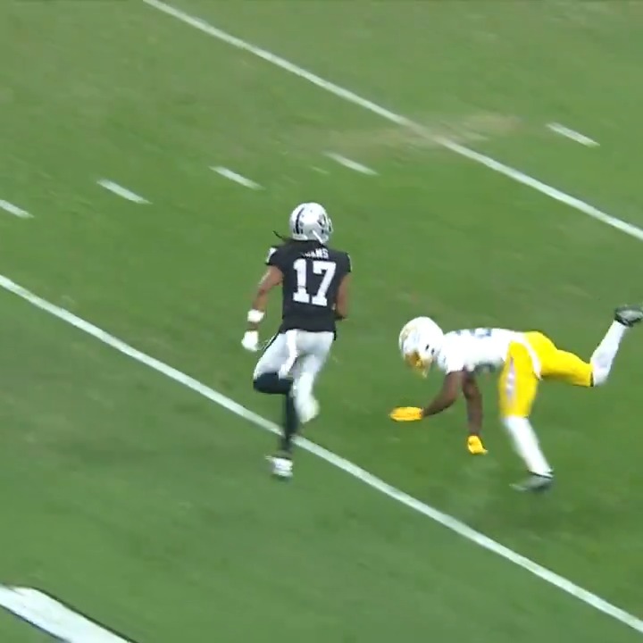 No ankles are safe when guarding Davante Adams one-on-one 😮‍💨