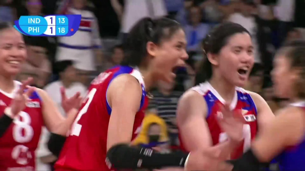 WALANG KUPAS 🔥🔥🔥 Dawn Macandili-CatinDIG giving her all to save the ball, and Angel Canino converts the dig to a point for Alas Pilipinas against India in Set 3! #AlasPilipinas #AVCChallengeCup