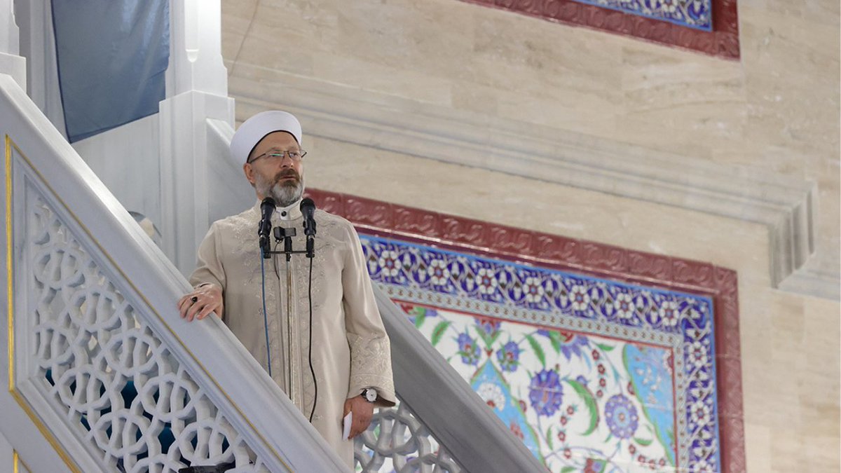 Peygamber Efendimiz (s.a.s.) şöyle buyuruyor: “Gece ve gündüzün ulaştığı her yere İslam ulaşacaktır. Allah, ister kerpiçten isterse deve kılından yapılsın İslam’ın girmediği hiçbir ev bırakmayacaktır. Bu, kimi için izzet, kimi içinse zillet olacaktır. Allah, İslam’ı aziz eyleyecek, küfrü ise zelil kılacaktır.” (İbn Hanbel, IV, 104.)