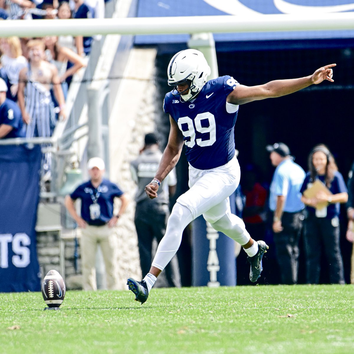6-foot-6, 275-pound kickoff specialist highlights? You bet. 😉🤝 #WeAre | Gabe Nwosu