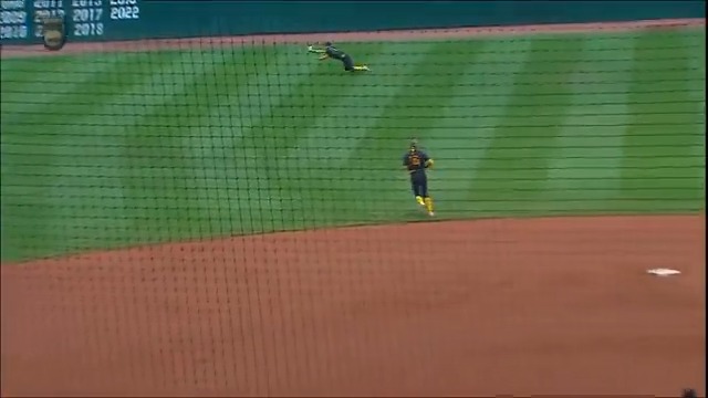 This DIVING PLAY ๐ฑ INCREDIBLE #RoadToWCWS x ๐ฅ ESPN2 / Baylor Softball