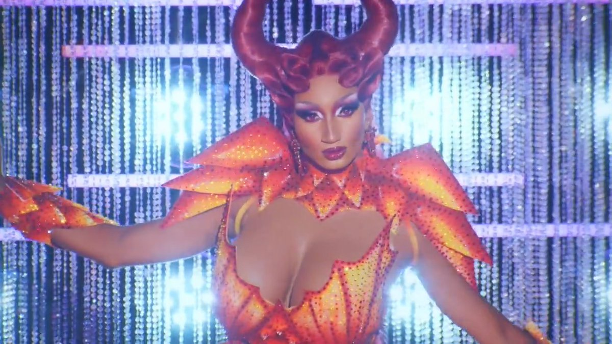 Category Is: A Tail and Two Titties! ✌️ Which runway is your fave? ✨ #AllStars9