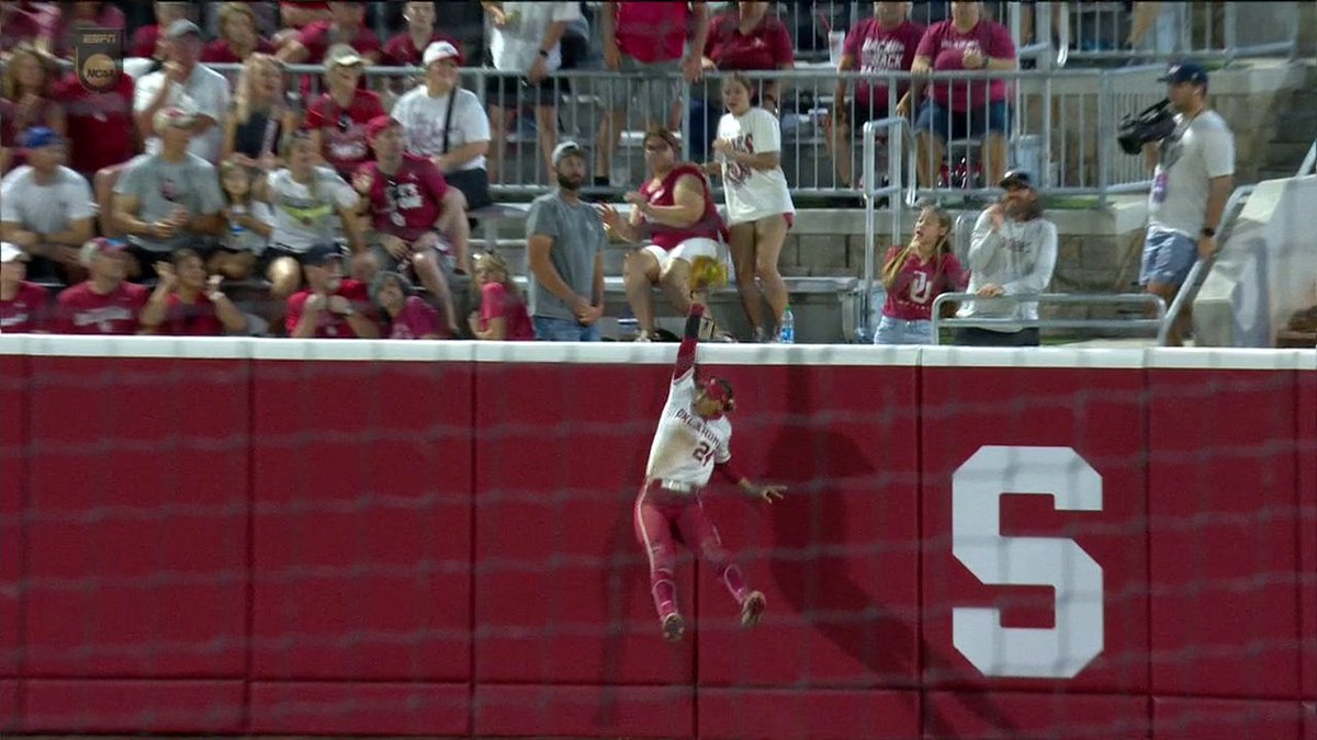 JAYDA COLEMAN HOME RUN ROBBERY 😱
