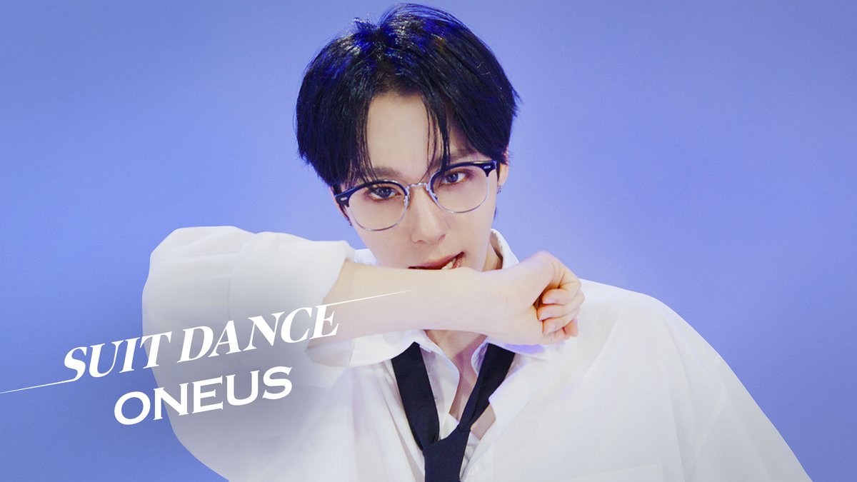 투문... 네가 #수트댄스 그리워했던 걸 알아🌙⠀ 그래서 원씨가문 의리로 지금 롸잇 #나우 가져왔어✌🏻⠀ 🗣️: 그 수트댄스 곧 엄청 유행할 영상이래 (마자아🐜🐜💕) ⠀ #ONEUS #원어스 #Now ONEUS⠀ ⠀ #SuitDance 👉