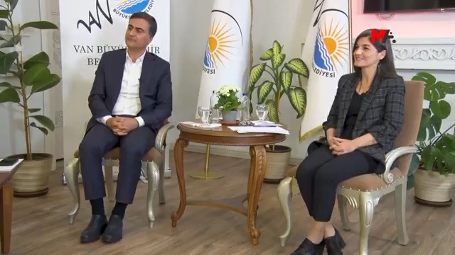 Eşbaşkanlar merak edilenleri yanıtladı: Büyük zaferin büyük sorumlulukları olur, başaracağız Wanlıların sorularını yönelttiğimiz Belediye Eşbaşkanları Neslihan Şedal ve Abdullah Zeydan, karşılaştıkları tabloyu "tahribat değil, talan" olarak nitelendirdi. "Büyük zaferin büyük sorumlulukları olur. Birlikte başaracağız" vurgusu yapan eşbaşkanlar, kayyımların bilinmeyen usulsüzlüklerini anlattı