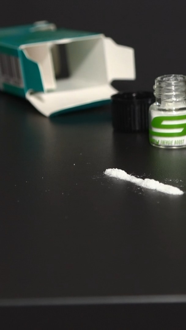 Cette poudre blanche à sniffer vendue légalement interroge