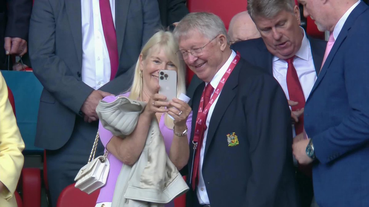 Sir Alex Ferguson is in the building ♥️ #EmiratesFACup