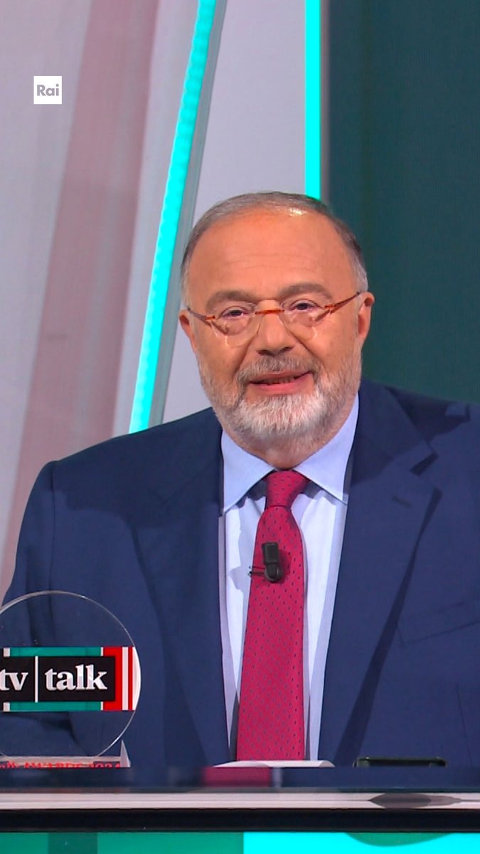 “È stato un privilegio lavorare con voi” Dopo 542 puntate, quasi 1000 ore di trasmissione e oltre 5000 ospiti in studio, Massimo Bernardini saluta il pubblico #TvTalk, il programma più visto del sabato di #Rai3. Tv Talk