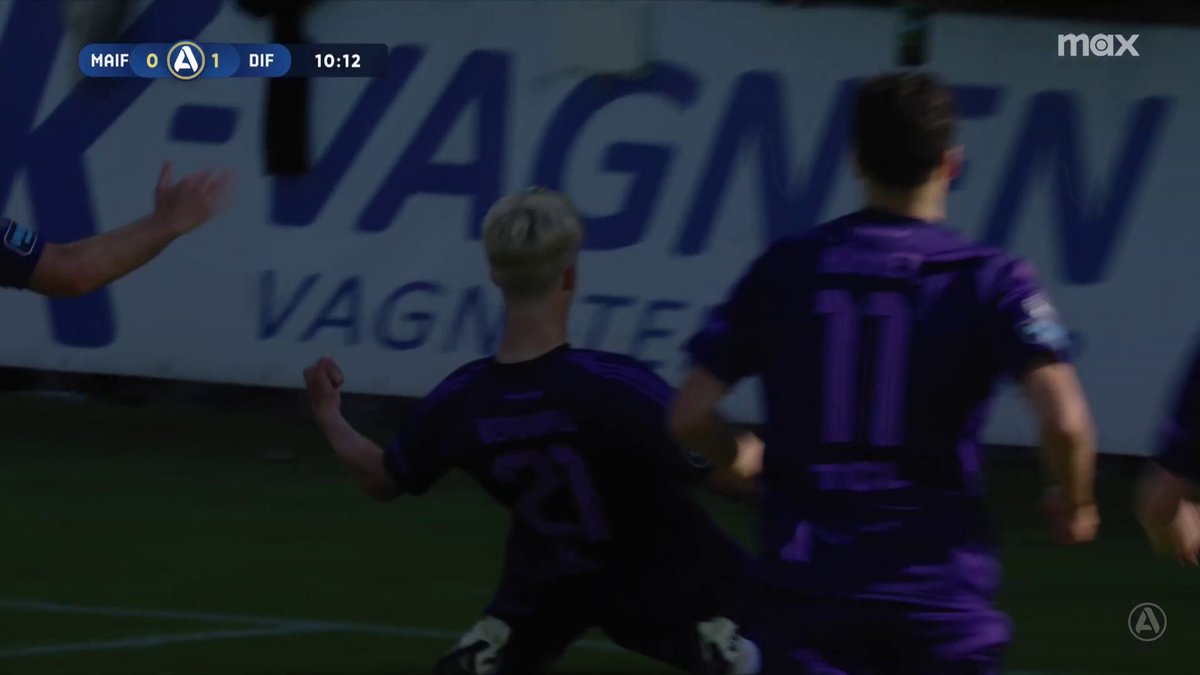 1-0 Djurgården! Lucas Bergvall slår till på volley mot Mjällby! 🔵 📲 Se all kommande sport på vår nya streaming-hemmaplan Max, där du ser allt från Allsvenskan.