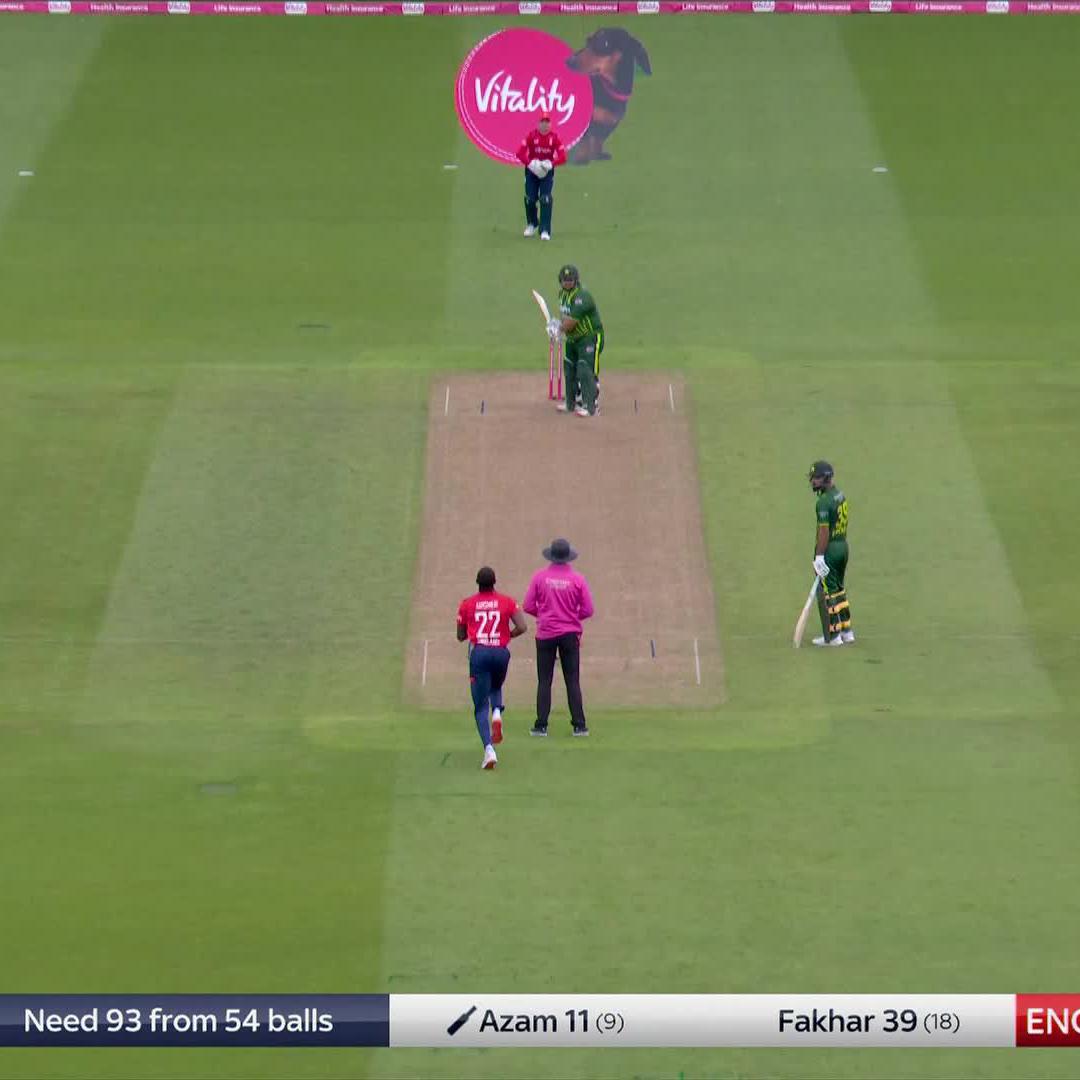 The smile we've been waiting to see! 😃 Live score/clips: 🏴󠁧󠁢󠁥󠁮󠁧󠁿 #ENGvPAK 🇵🇰Jofra Archer