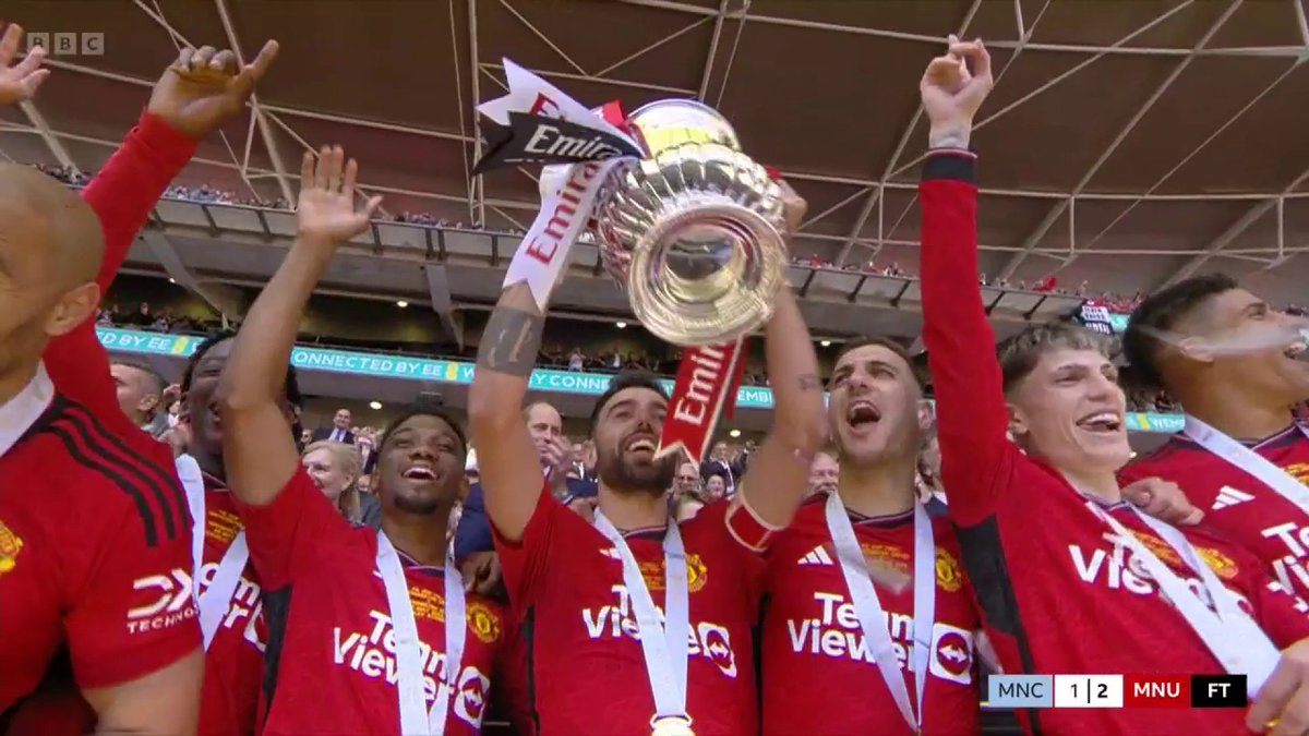 The moment Man Utd were waiting for! 🔴🤩✨ Bruno Fernandes lifts the FA Cup 🙌🏆🙌 #BBCFootball #BBCFACup