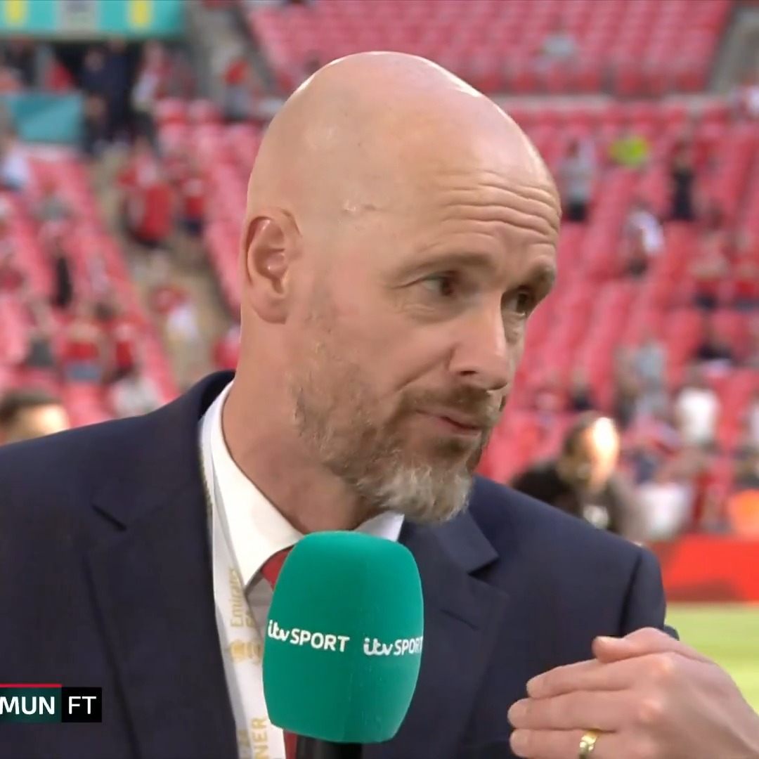 "You had trouble to manage a team" 🤣 Erik Ten Hag wasn't a fan of Roy Keane's management career it seems... #FACupFinal | #EmiratesFACup | #MCIMUN