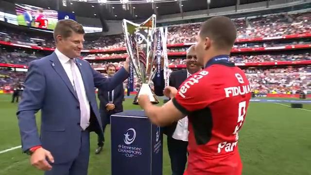 Investec Player of the Year, Player of the Match and the skipper to lift the trophy for Stade Toulousain 🏆 Antoine Dupont is him 😤 #InvestecChampionsCup