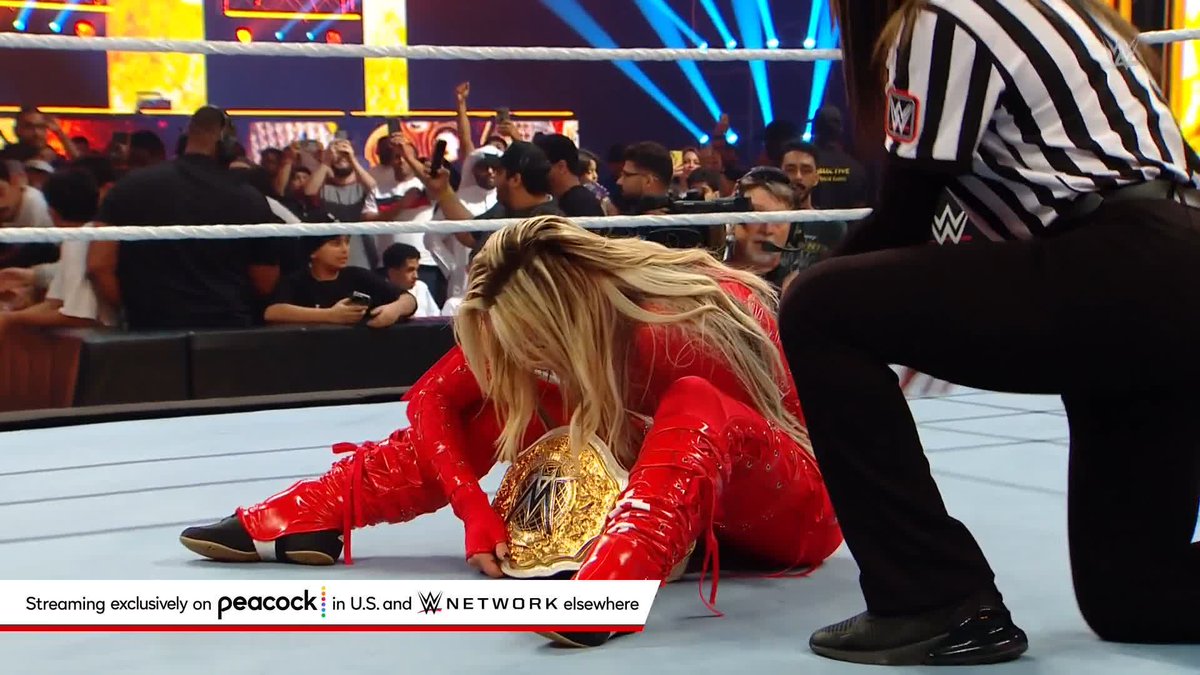 DID THAT JUST HAPPEN?! LIV Morgan beats Rebecca Quin! She is the NEW Women's World Champion 😱 #WWEKingAndQueen