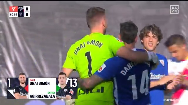 Todo Vallecas en pie Todo un estadio aplaudiendo Todos los jugadores abrazándolo Todo el mundo del fútbol reconociendo a Unai Simón Así se despide al Zamora de LALIGA. Se hace con honores 👏❤️ #LALIGAenDAZN ⚽