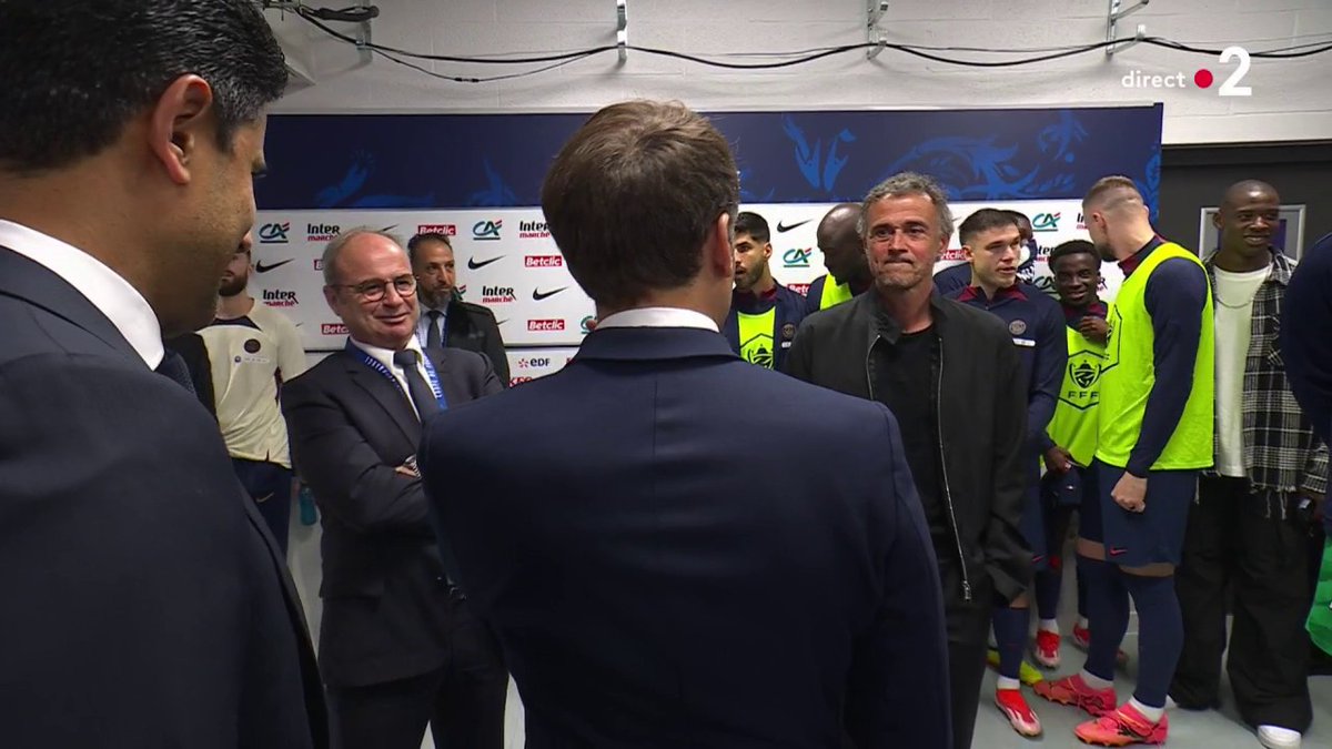 L’échange entre Emmanuel Macron et Kylian Mbappé avant la finale de la Coupe de France. 🇫🇷👀 🎥 francetvsport